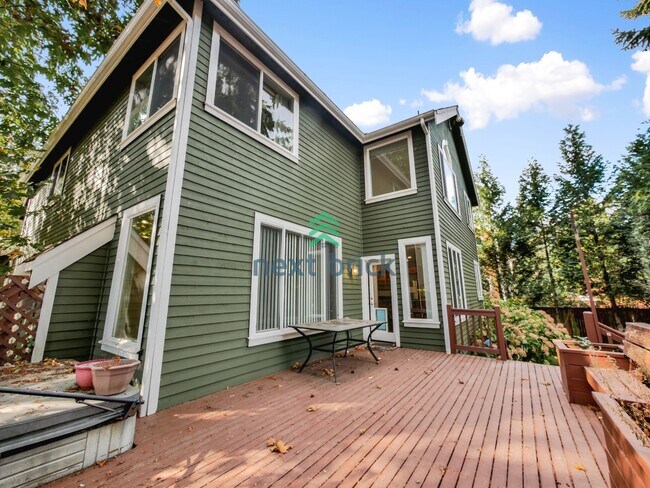 Building Photo - 4 bedroom, 2.5 Bathroom, 3 car garage Craftsman style home in Bellevue, WA