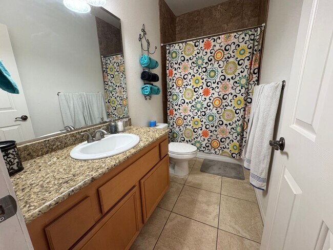Building Photo - SHORT TERM FULLY FURNISHED 3BD/3BA TOWNHOUSE