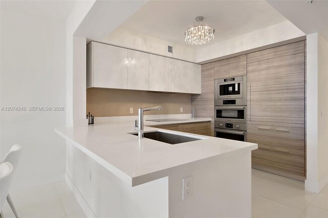 Building Photo - 300 Sunny Isles Blvd
