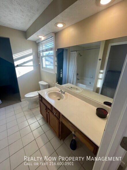Building Photo - 32467 S Roundhead Dr