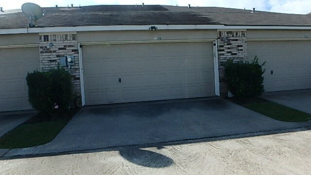 Building Photo - 1725 Kemah Village Dr