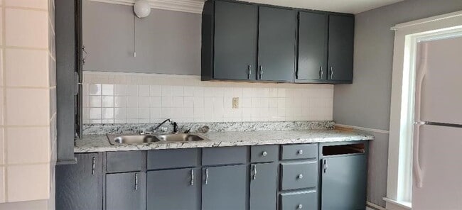 Building Photo - 54 Cedar St