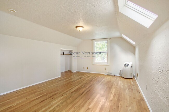 Building Photo - 2137 N Sumner St