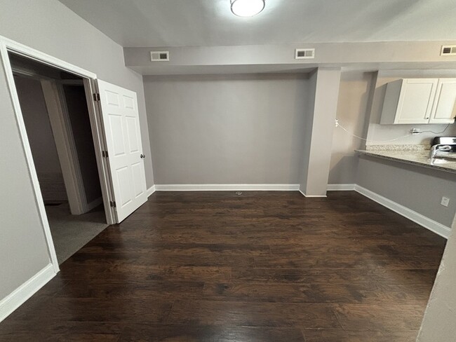 Building Photo - 4 Bedrooms