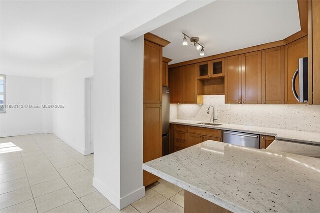 Building Photo - 5 Island Ave