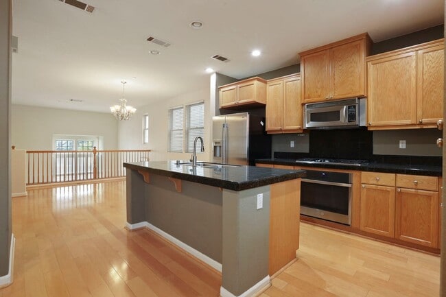 Building Photo - Beautiful 3 bedroom Bayside home available...