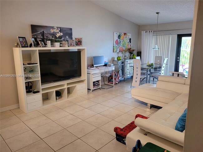 Building Photo - 4919 SW 139th Ct