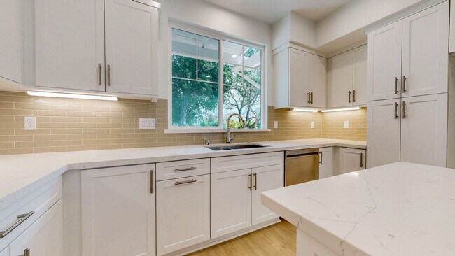 Building Photo - 2782 Sassy St