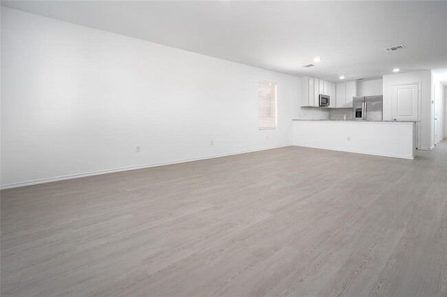 Building Photo - 2023 Delphine Dr