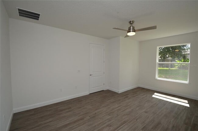 Building Photo - 102 Brittany Ln