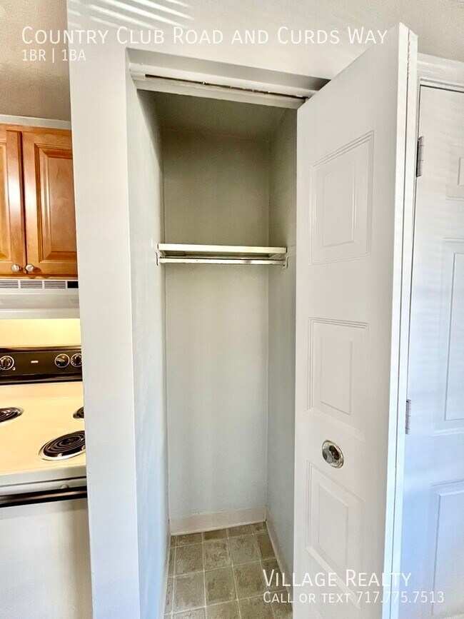 Building Photo - 671 Country Club Rd