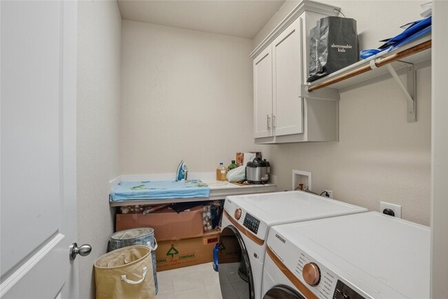 Building Photo - 4301 Meadow Hawk Dr