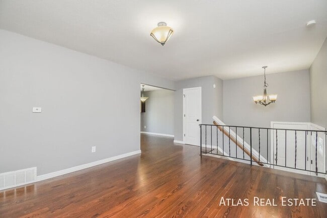 Building Photo - 524 Rowe Ln