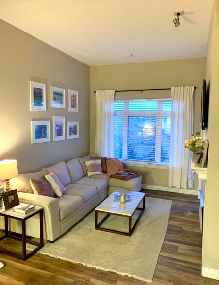Primary Photo - 2700 E Cherry Creek South Dr