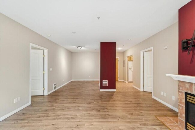 Building Photo - 2 bedroom in Kirkland WA 98034