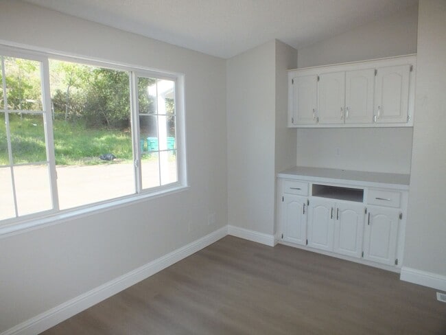 Building Photo - Rescue 4/3 retreat - includes separate cottage/office, 2 garage bays, RV pad and 5 acres with Sie...