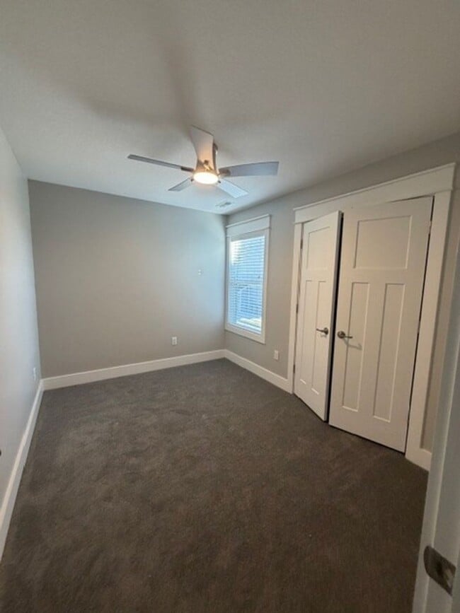 Building Photo - Portlock Square