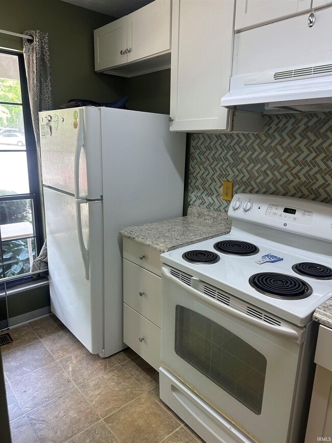 Building Photo - 562 E Graham Pl