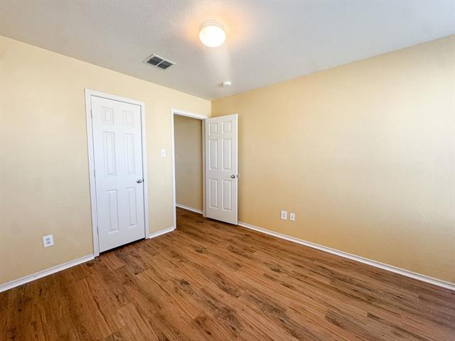 Building Photo - 220 Cres Ridge Dr