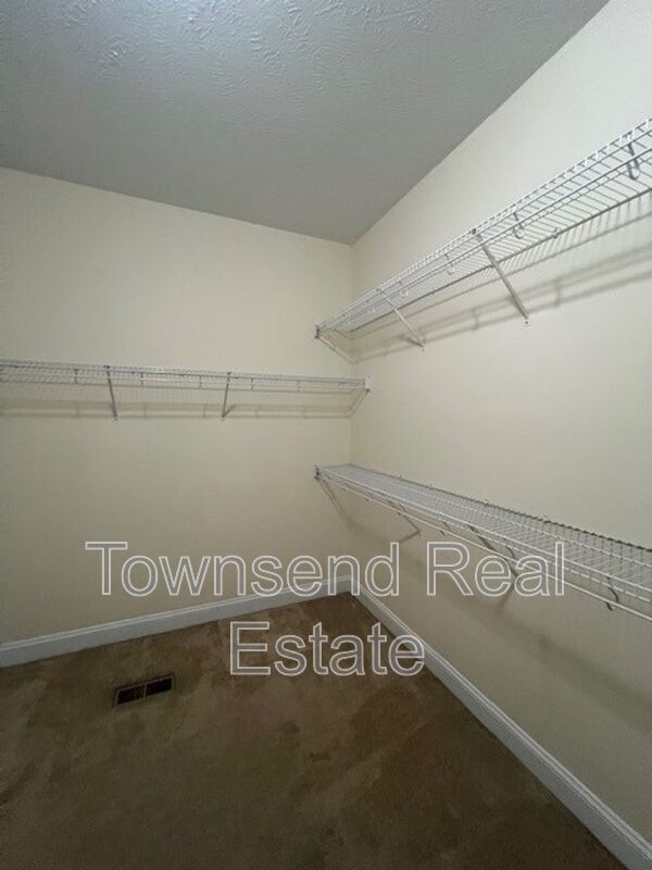 Building Photo - 305 W Summerchase Dr