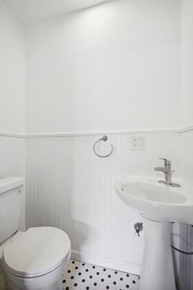 Building Photo - 259 Pine St