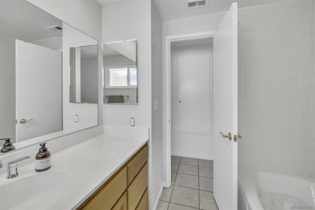 Building Photo - FULLY FURNISHED Mid-Century Modern 3 Bed R...