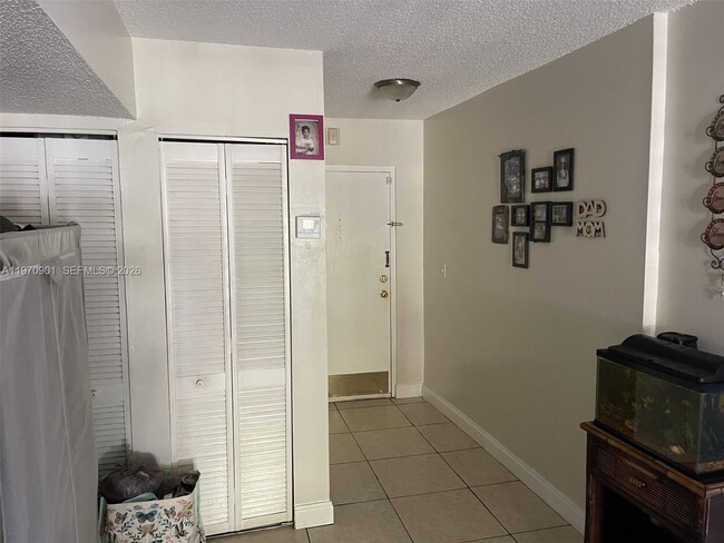 Building Photo - 3522 NE 171 St