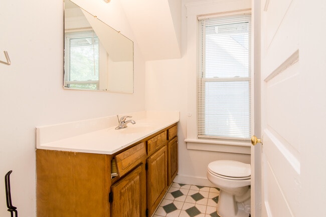 Building Photo - 812 Sybil St