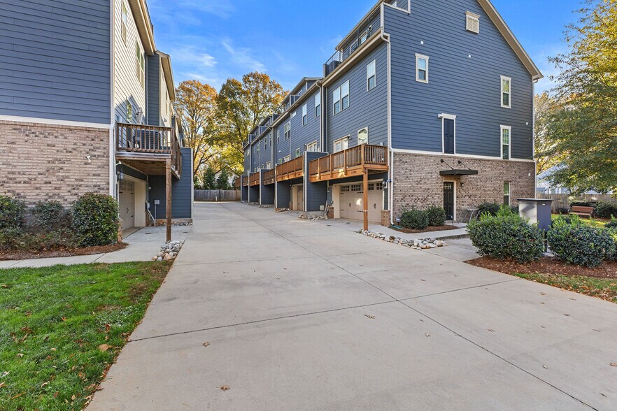 Building Photo - 1316 Queen Lyon Ct