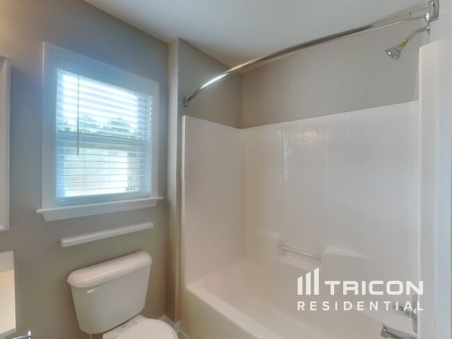 Building Photo - 5371 Lakerock Dr SW