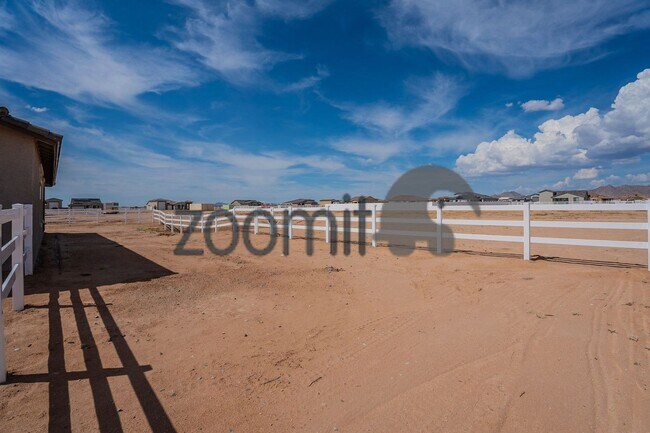 Building Photo - Coming Soon  Mid May 2026!- 4bdrm 3bath - 1 acre horse property