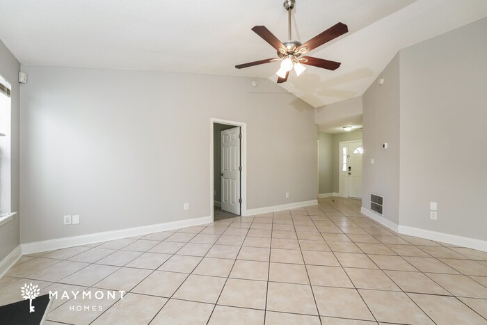 Building Photo - 3020 Regal Dr