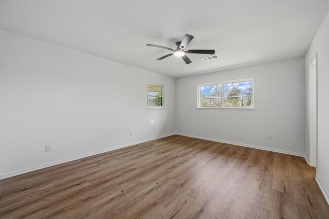 Building Photo - 210 Ridgemont Dr