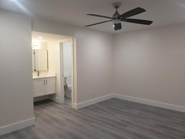 Building Photo - 829 Camino Rd