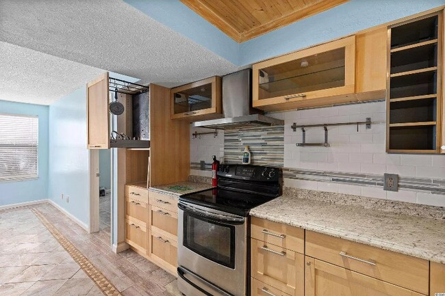 Building Photo - 2005 Greens Blvd