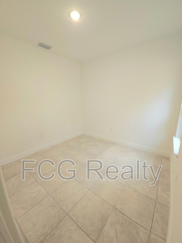 Building Photo - 10616 N Didiscus Dr