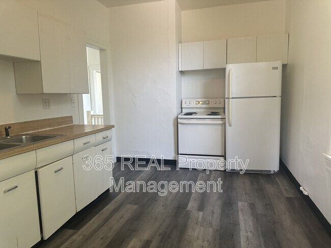 Building Photo - 1227 12th Ave