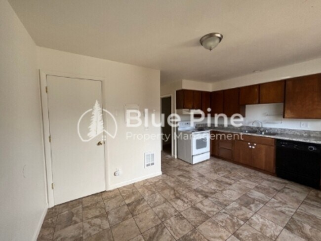 Building Photo - 1475 S Emerson Ave