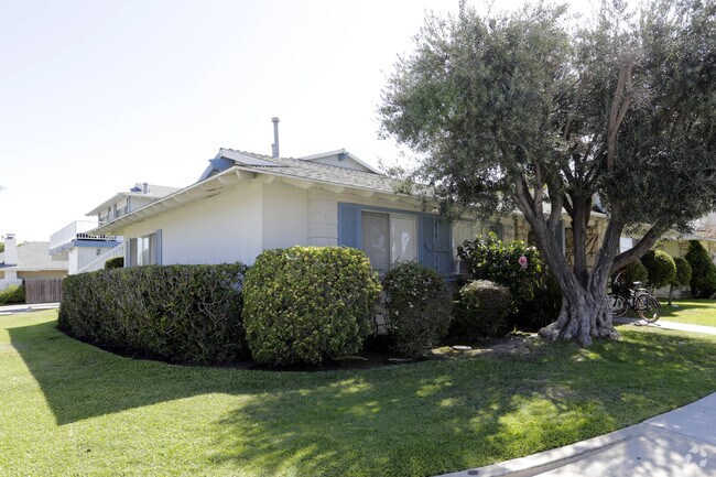 Primary Photo - 8142 Ellis Ave