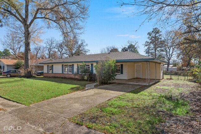 Building Photo - 3 bedroom 1 bath Southern Charm