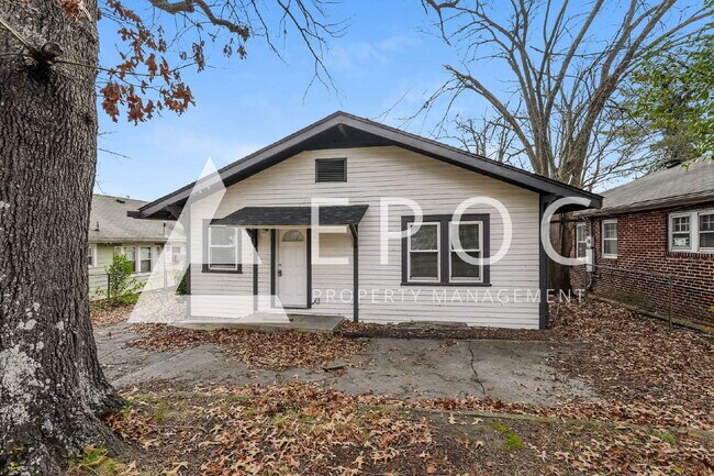 Building Photo - 305 Burtner St