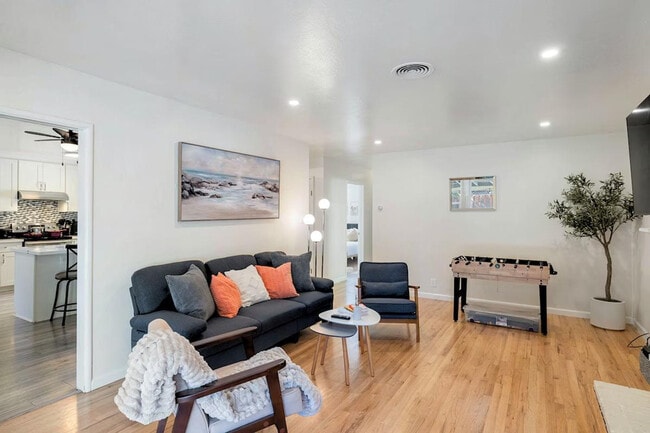 Building Photo - 945 Kingfisher Dr