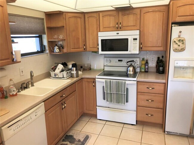 Building Photo - 6028 Oak Creek Ln