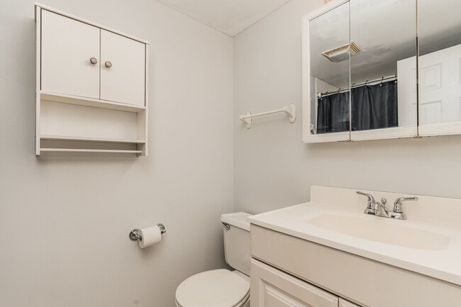 Building Photo - 111 S Baybrook Dr