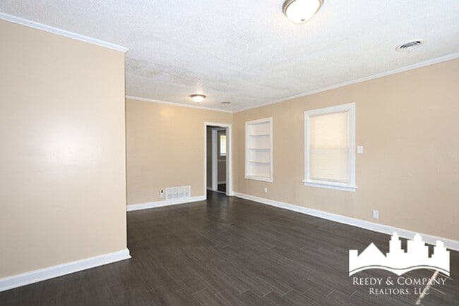 Building Photo - 837 Homer St