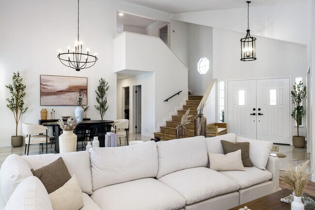 Building Photo - 76817 Manor Ln