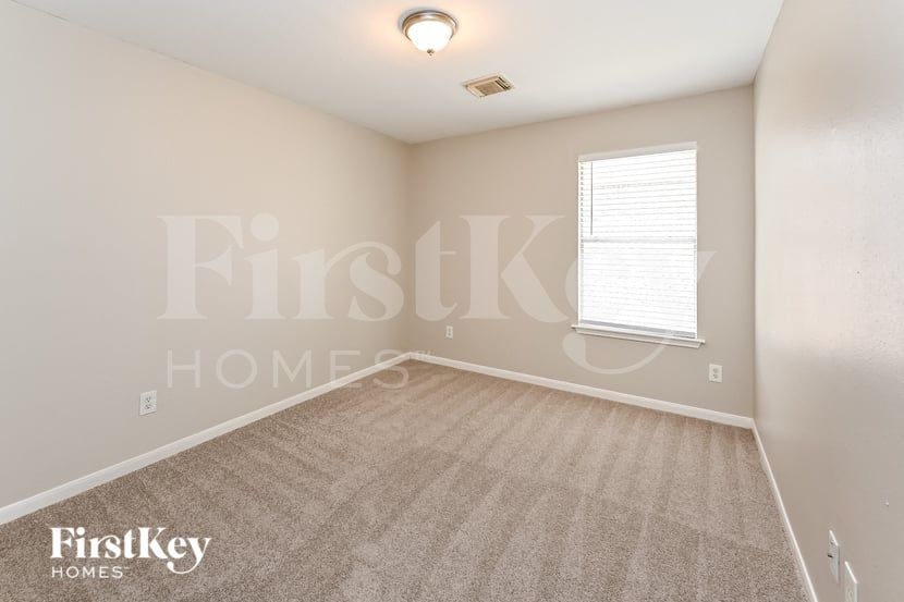 Building Photo - 7234 River Pines Dr