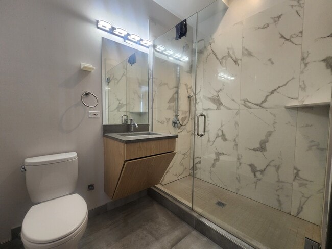 Building Photo - 2406 W Armitage Ave