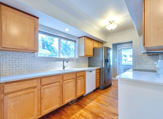 Building Photo - 1805 N 15th St
