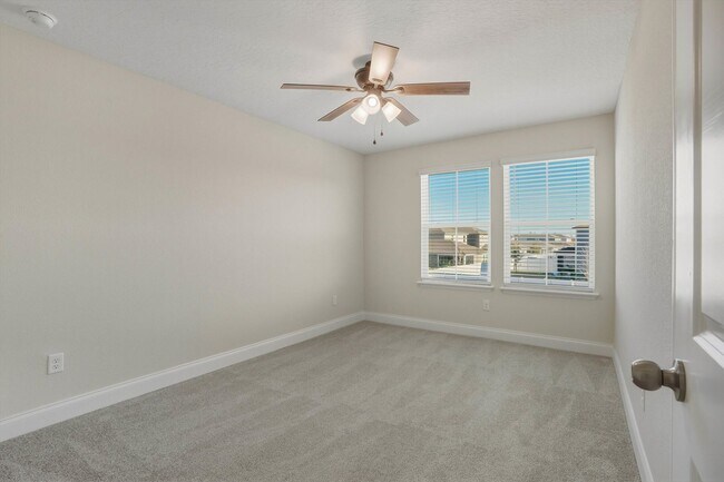 Building Photo - Beautiful Home